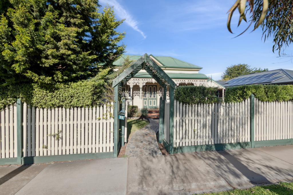 83 Carpenter St, Quarry Hill, VIC 3550