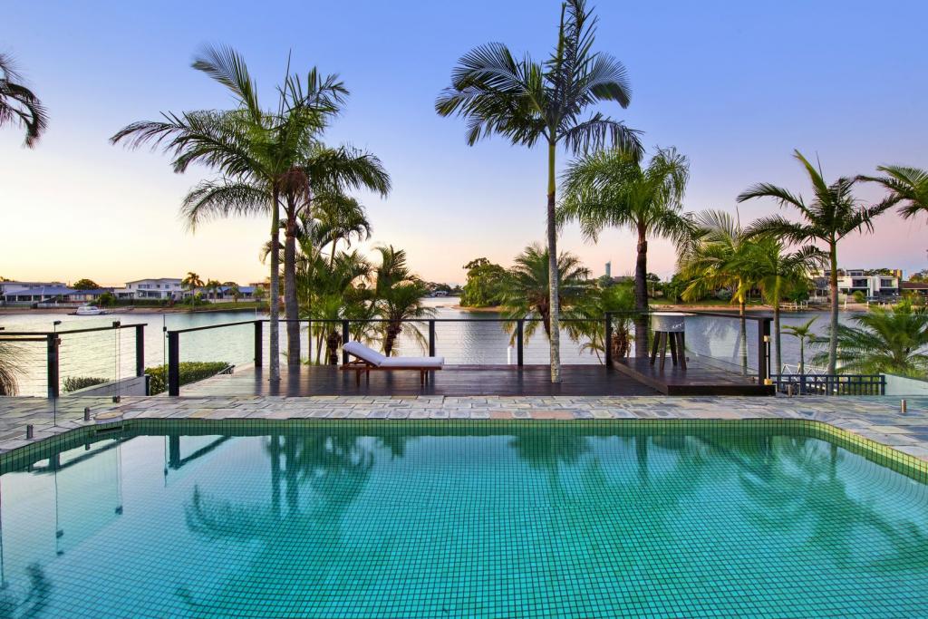 68 Waitomo St, Broadbeach Waters, QLD 4218