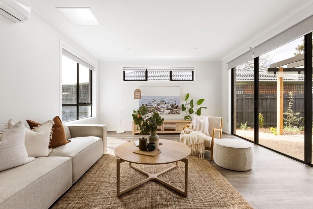 19 BUNA AVE, SEAFORD, VIC 3198