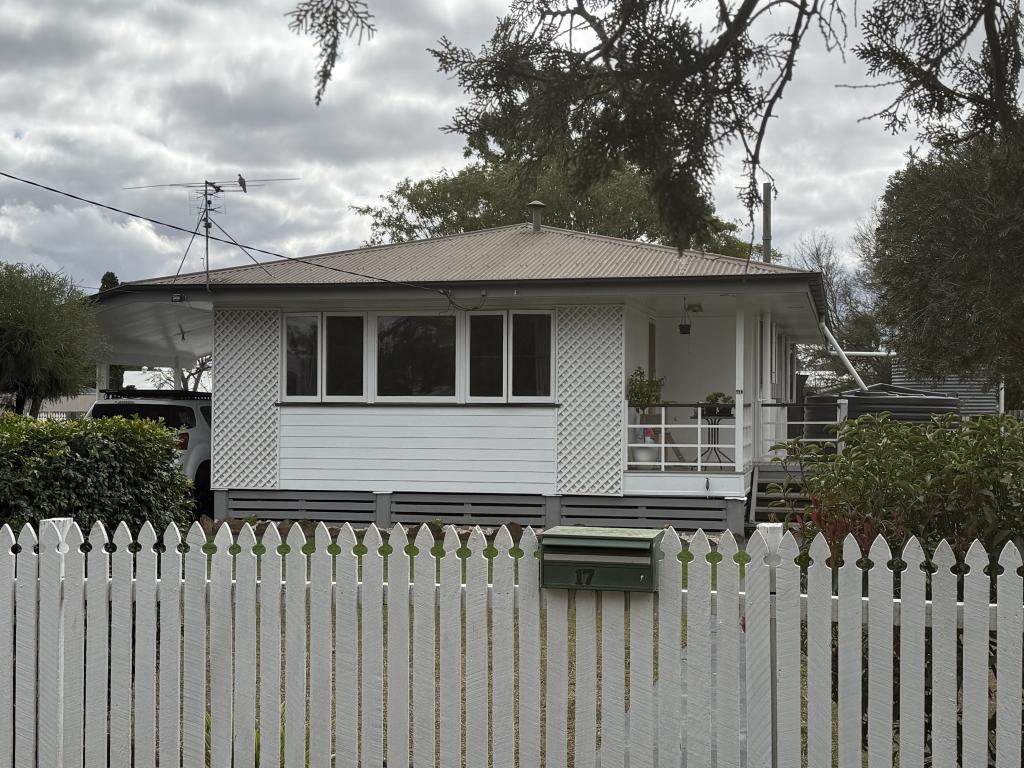 17 JAMES ST, OAKEY, QLD 4401