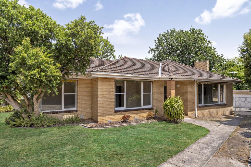 17 Woodstock Rd, Mount Waverley, VIC 3149