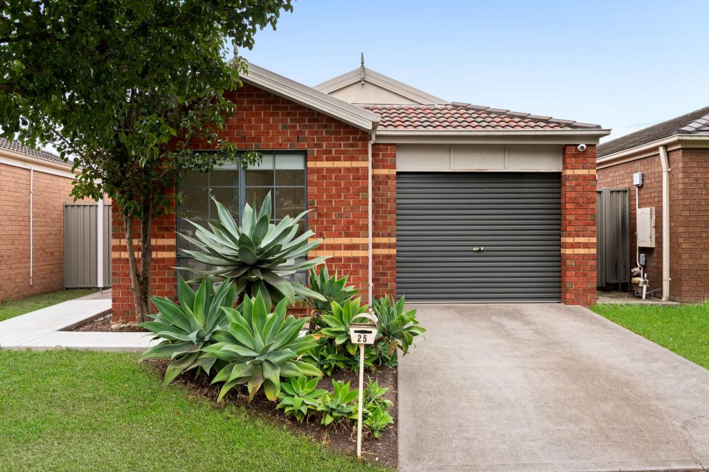 25 Mossman Dr, Cranbourne East, VIC 3977