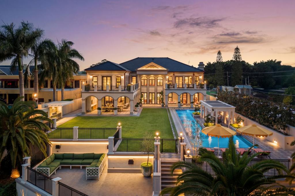 6 Maryland Ave, Carrara, QLD 4211