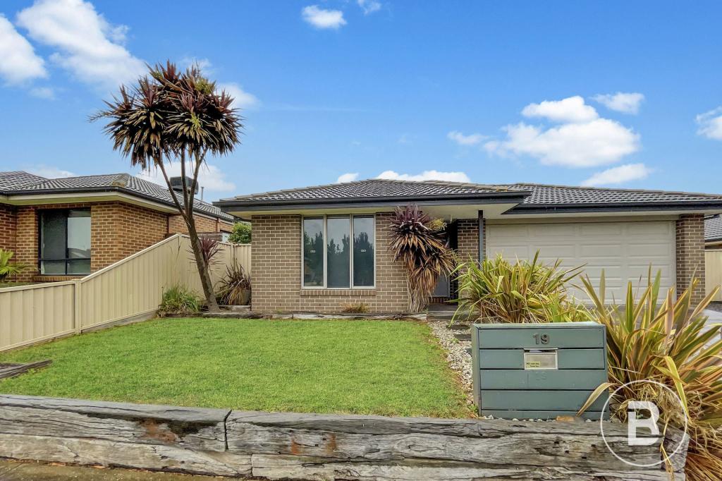 19 Grand Junction Dr, Miners Rest, VIC 3352