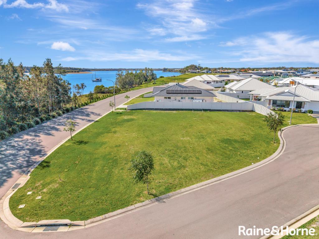 1 Lillian Pl, Yamba, NSW 2464