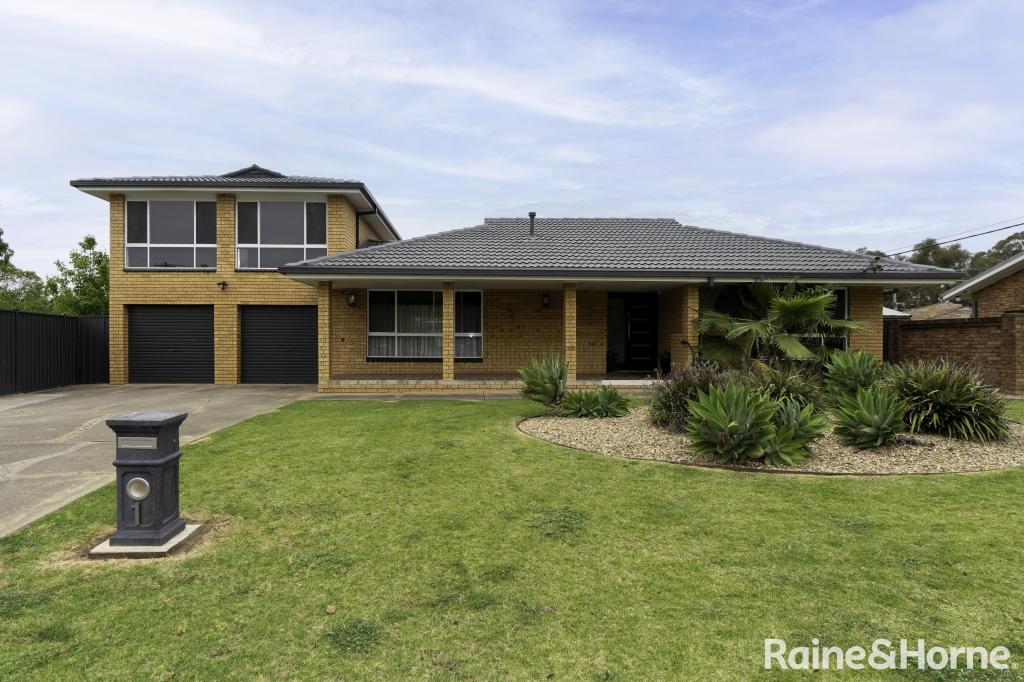 1 Grace Ave, Lake Albert, NSW 2650