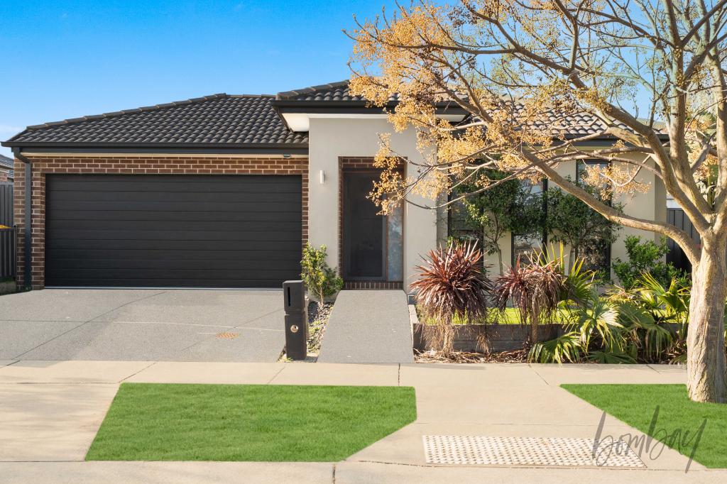 2 DAHLIA RD, WALLAN, VIC 3756