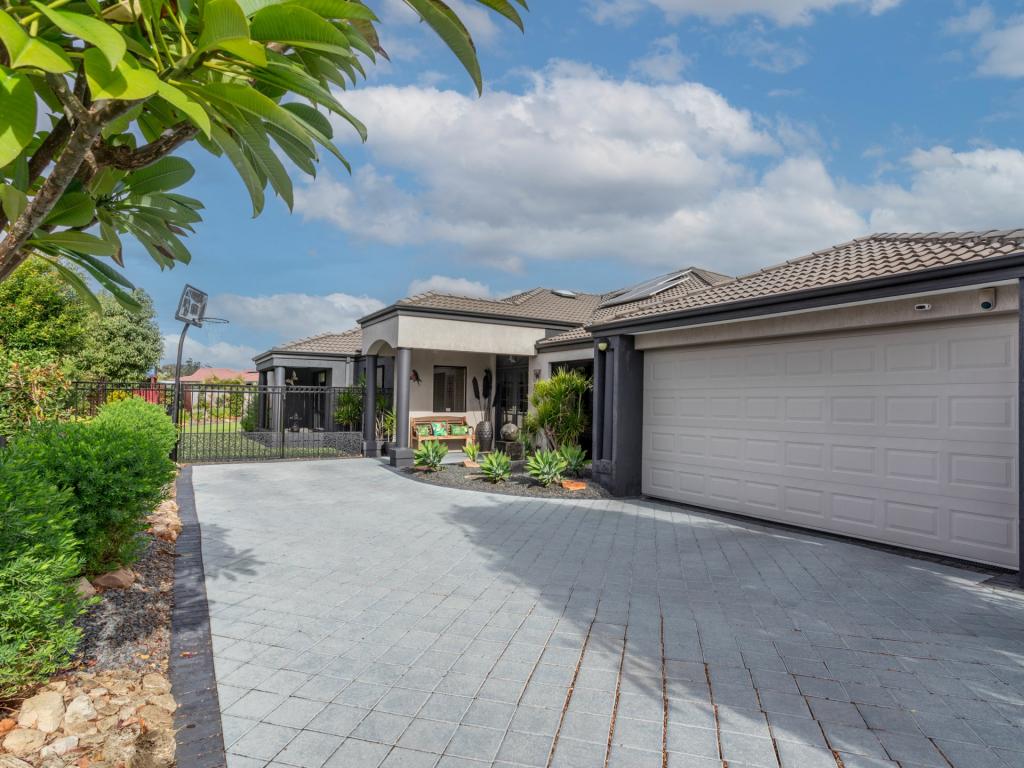 12 Lacombe Ct, Canning Vale, WA 6155