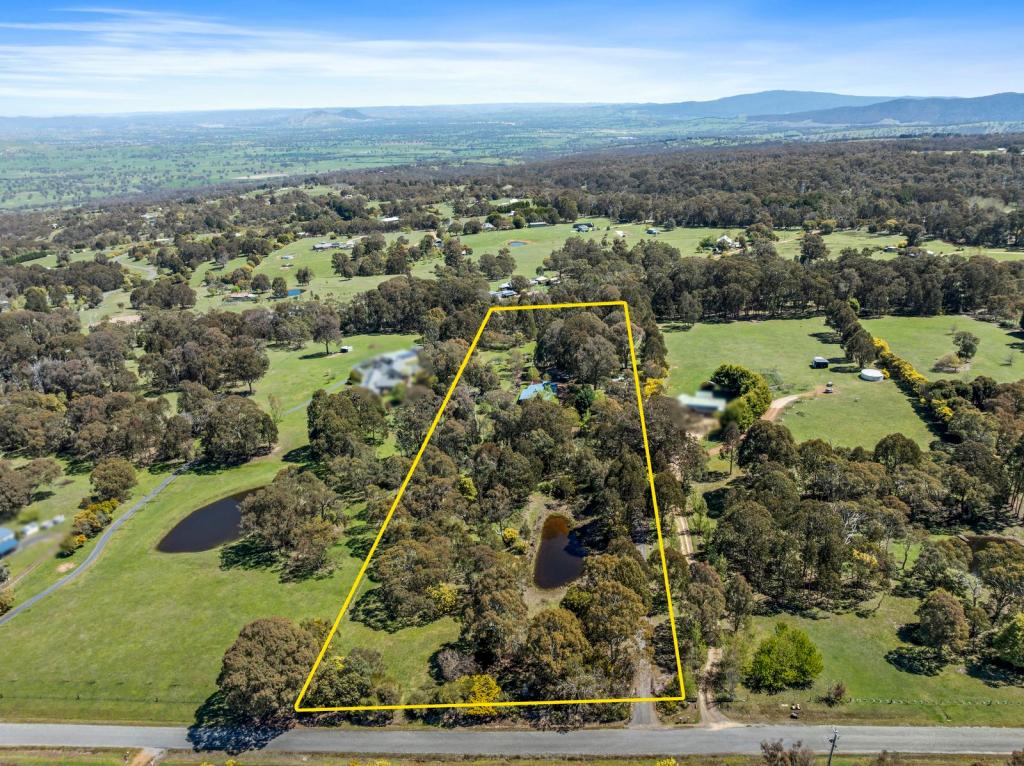 64 Bromfield Dr, Tolmie, VIC 3723