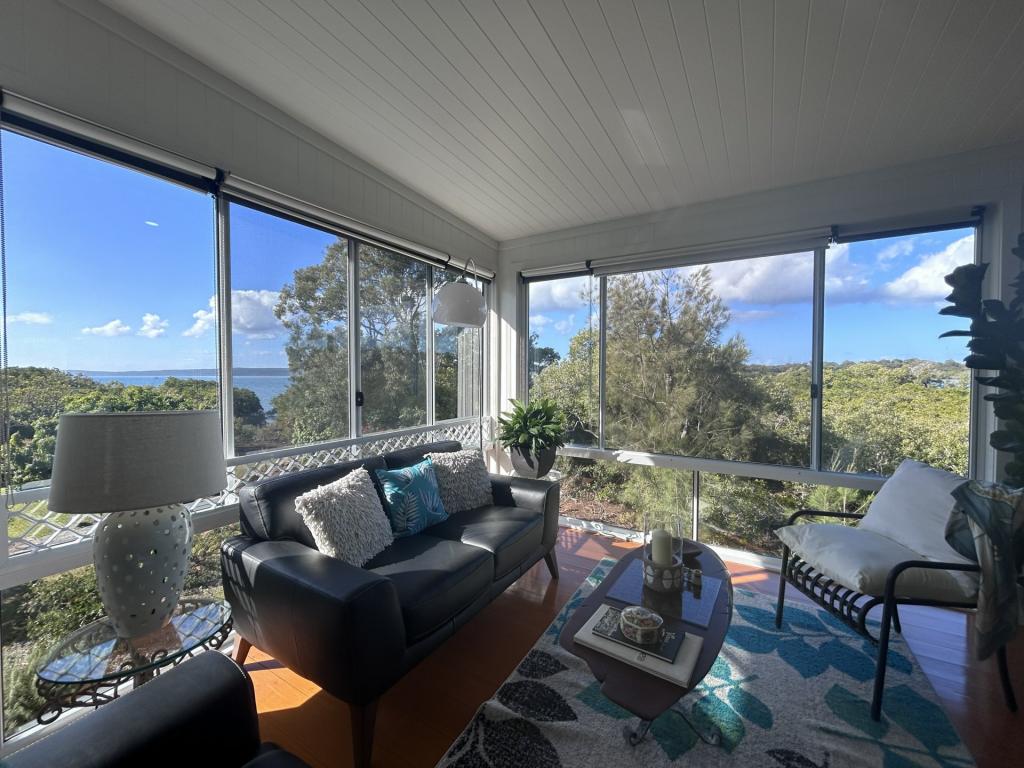 9 BOAT HARBOUR AVE, MACLEAY ISLAND, QLD 4184