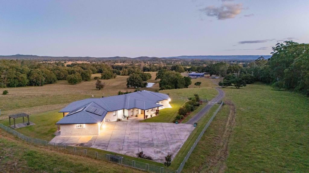 Wingara 81 Heath Rd, Stanmore, QLD 4514