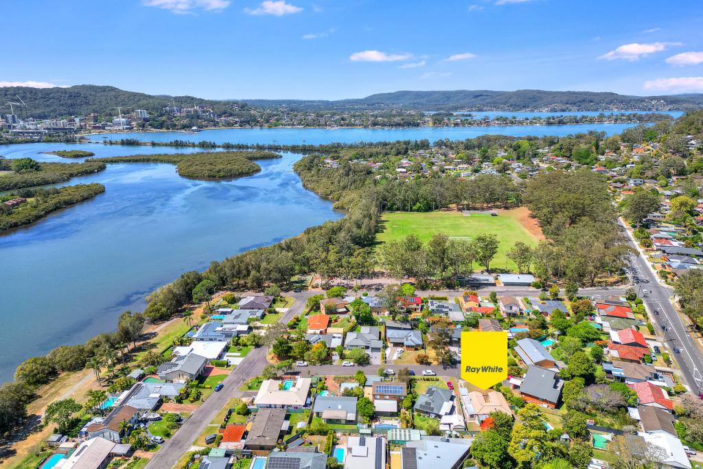 10 Waterside Cl, Point Clare, NSW 2250