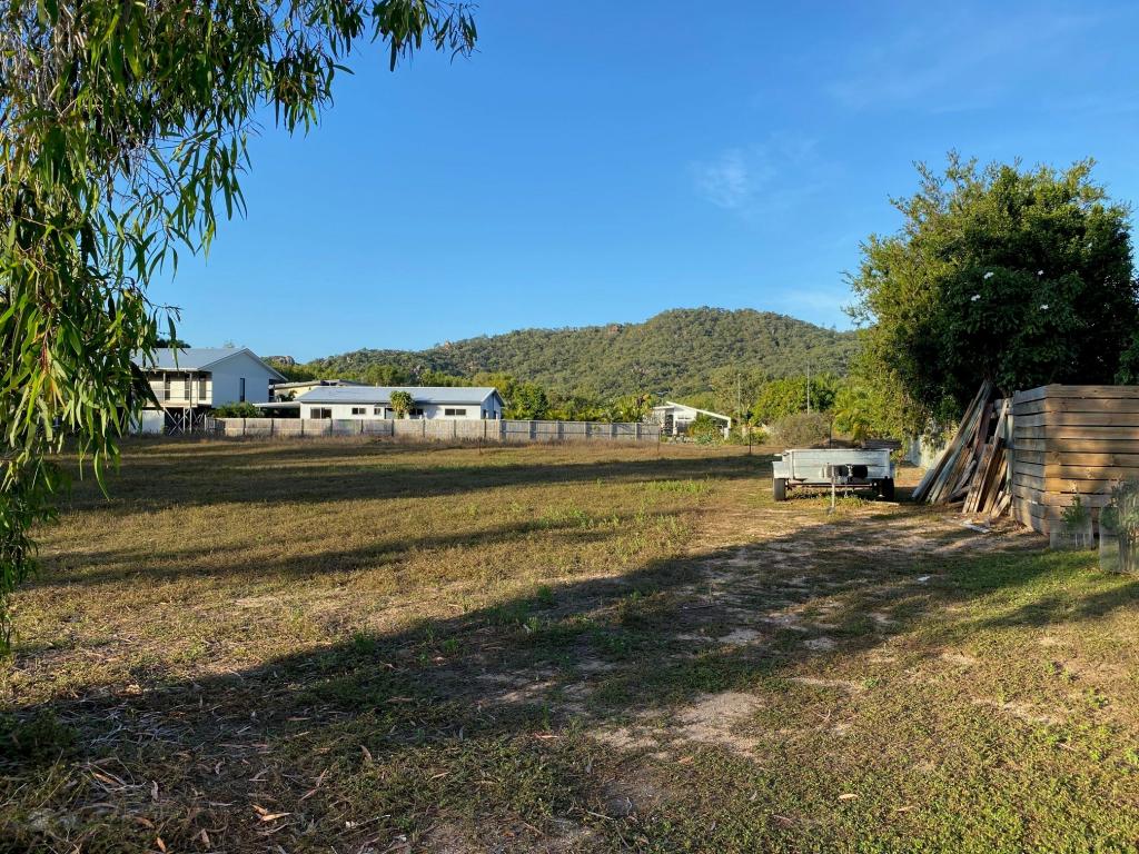 13 Pandanus Dr, Horseshoe Bay, QLD 4819