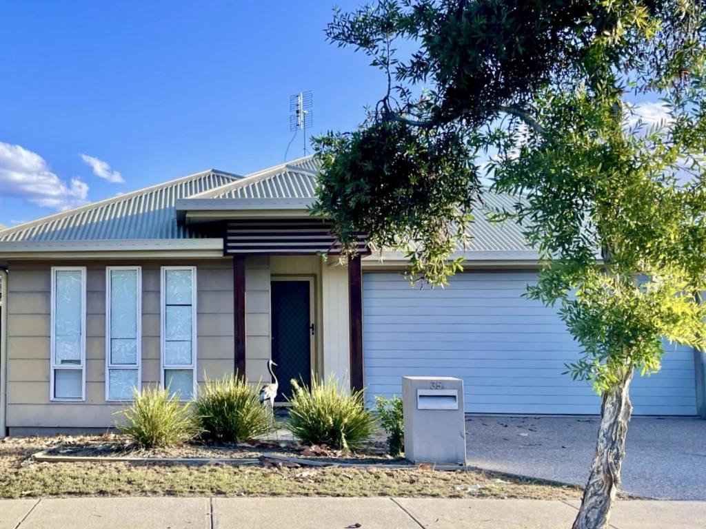 35 Kingfisher St, Moranbah, QLD 4744