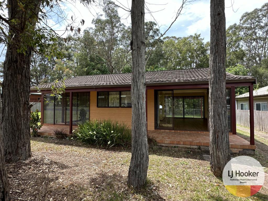 11 GARY RD, DIAMOND BEACH, NSW 2430