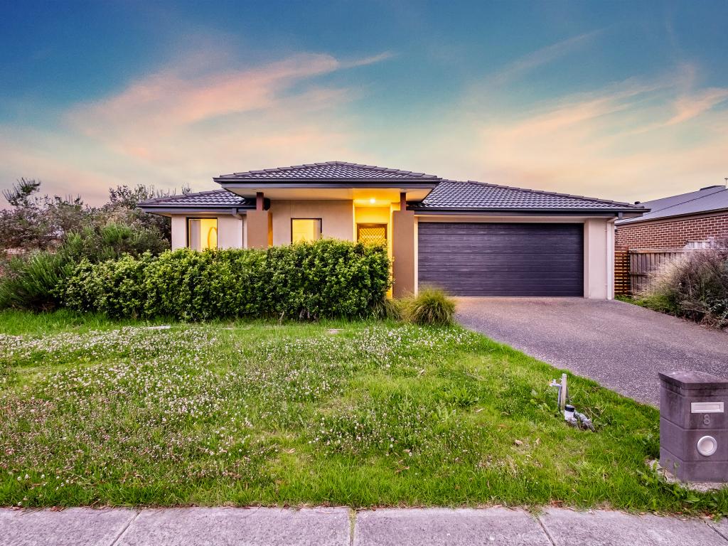 8 Mitta Mitta St, Clyde North, VIC 3978