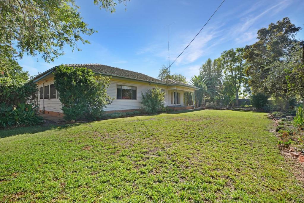 11 John St, Trangie, NSW 2823
