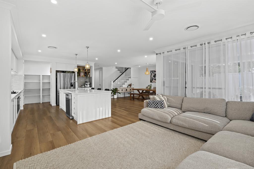 48 Pareena Cres, Mansfield, QLD 4122