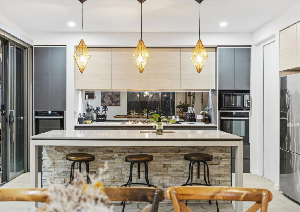 101 Flametree Cct, Arundel, QLD 4214