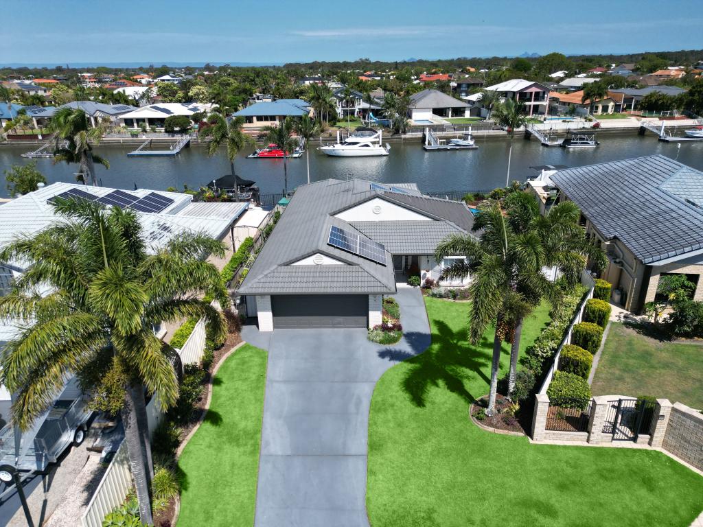 16 TOPSAIL CCT, BANKSIA BEACH, QLD 4507