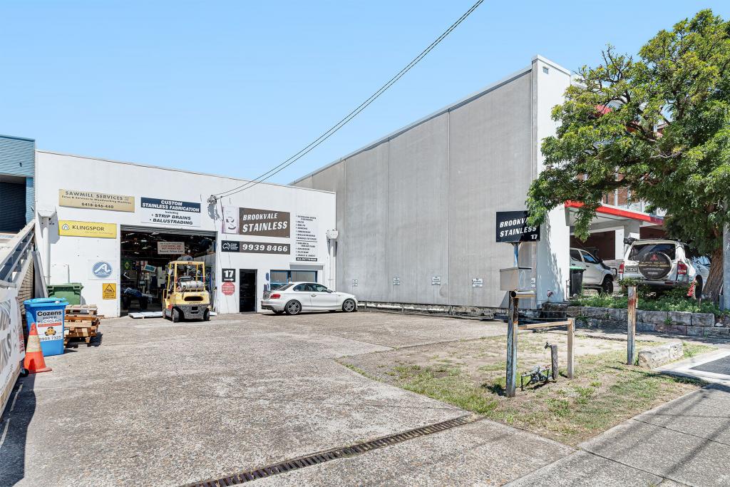 17 CHARD RD, BROOKVALE, NSW 2100