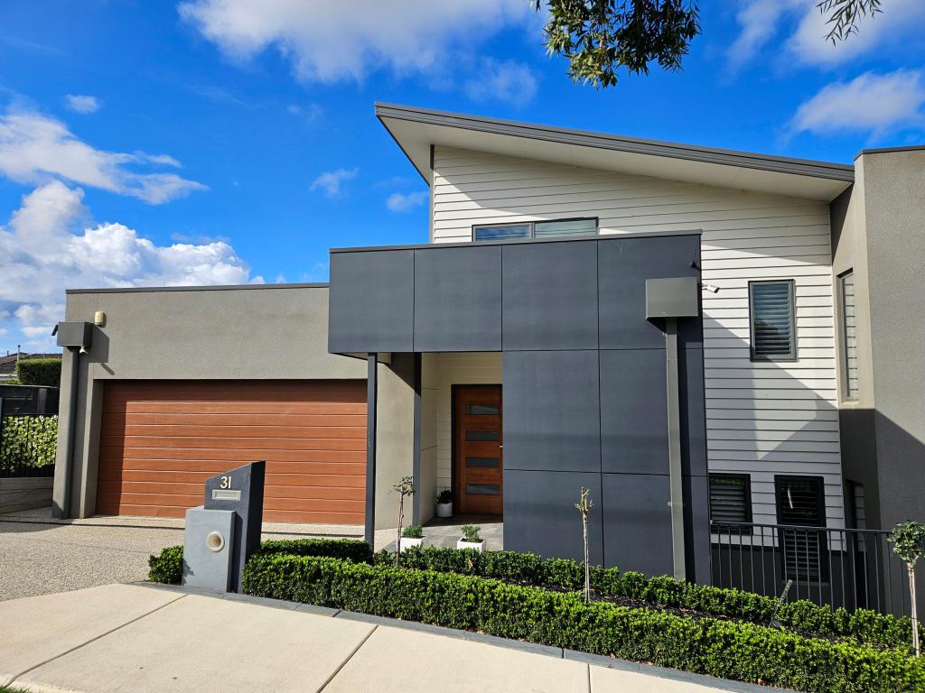 31 Montpellier Dr, Highton, VIC 3216