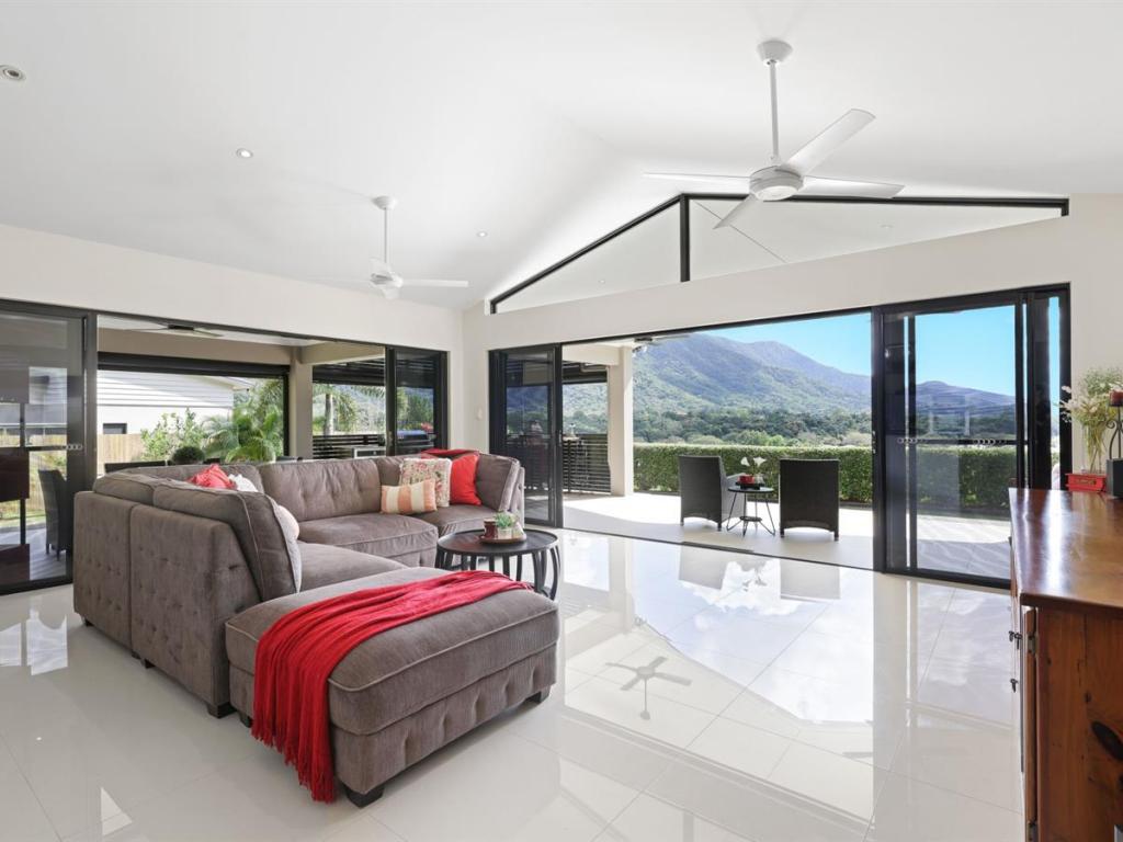 9 LOWTHER CL, REDLYNCH, QLD 4870