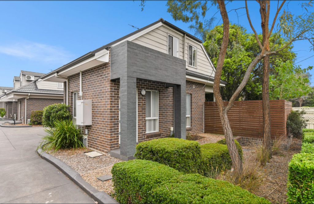 1/62 BRISBANE ST, OXLEY PARK, NSW 2760