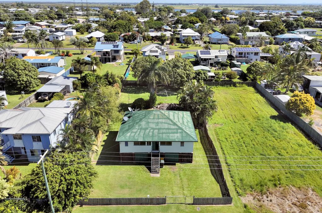 24 Moffatt St, Burnett Heads, QLD 4670