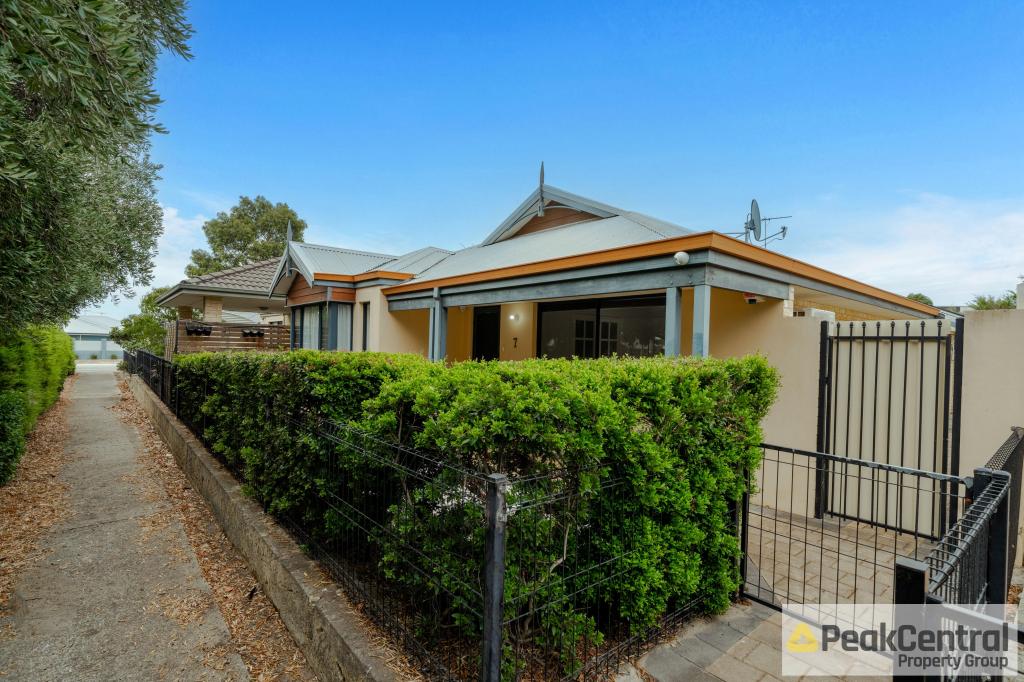 7 Yarra Prom, Hammond Park, WA 6164