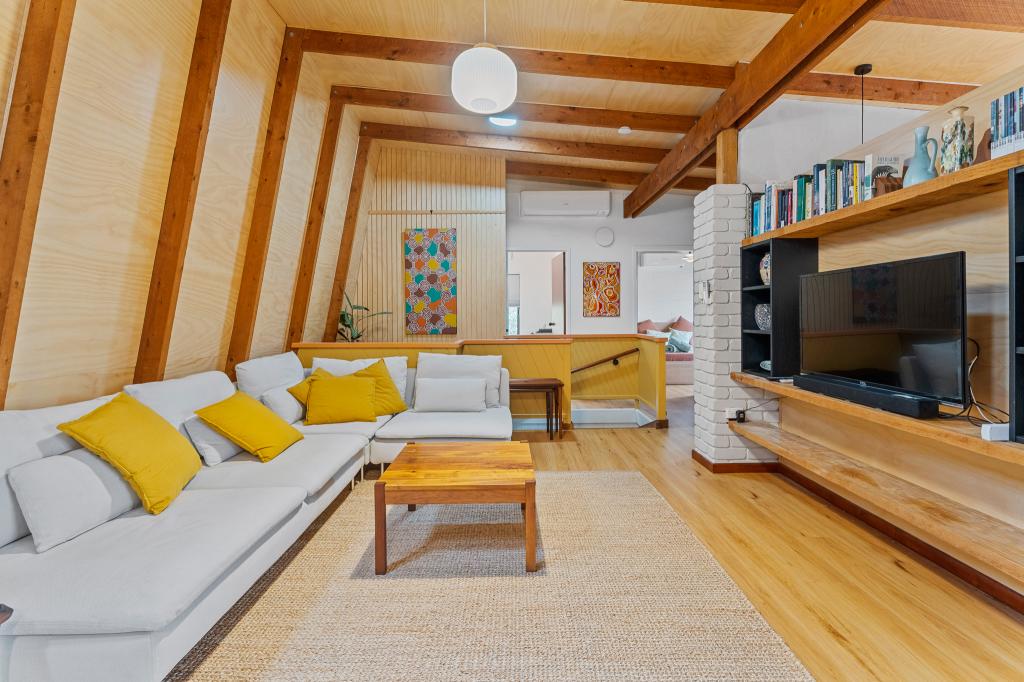 28 Prince St, Urangan, QLD 4655