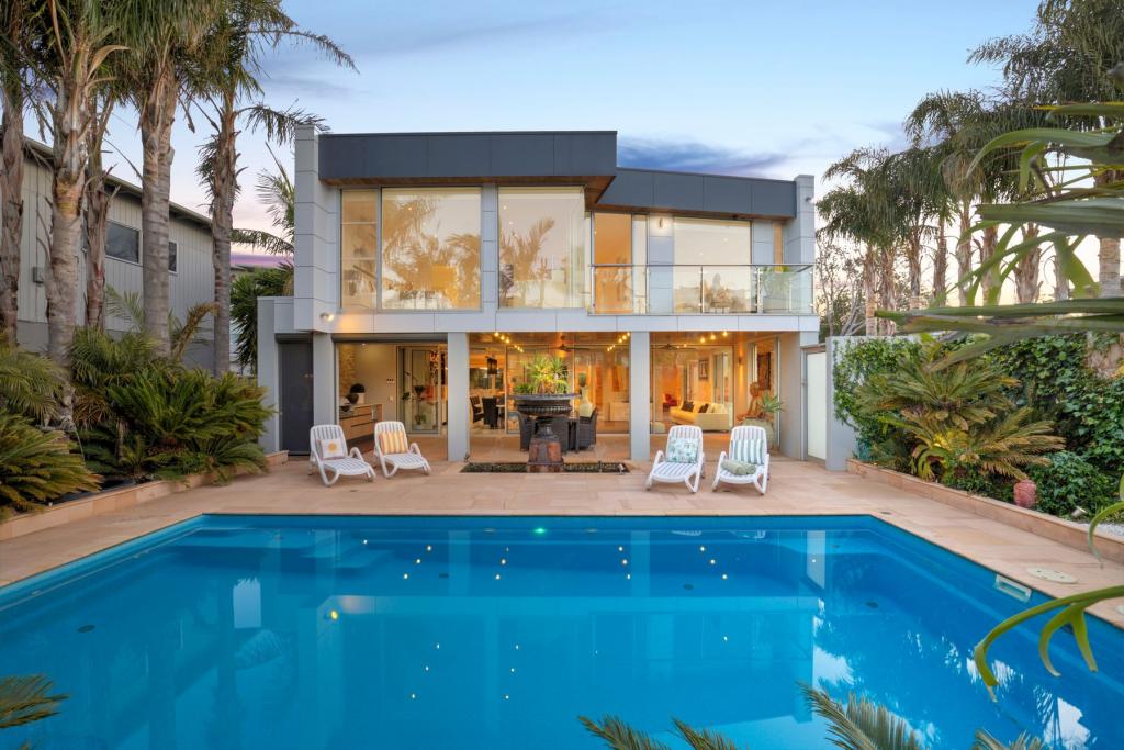 24 Hopetoun St, Inverloch, VIC 3996