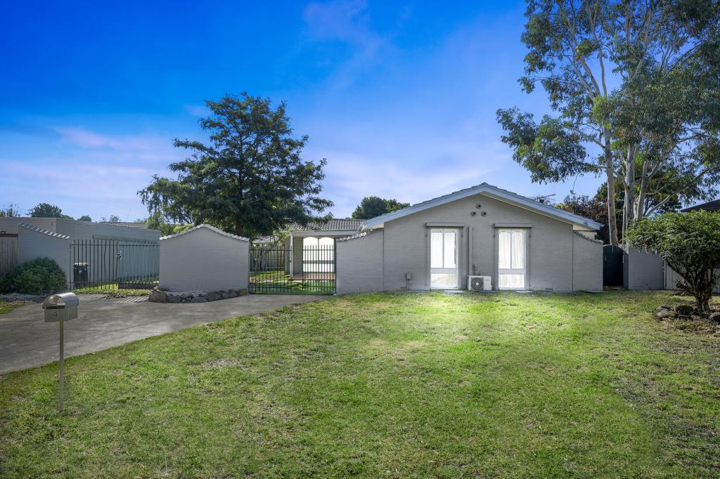 4 Kingsley Pl, Melton West, VIC 3337