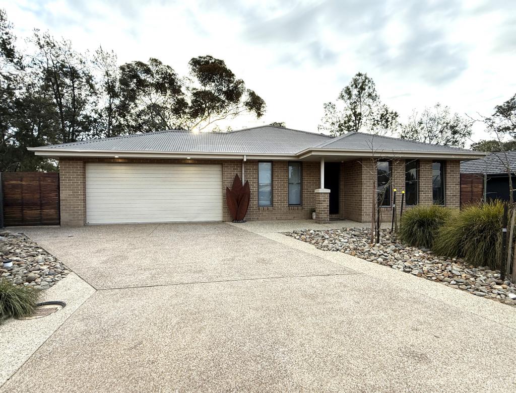 4 Birdie Pl, Thurgoona, NSW 2640