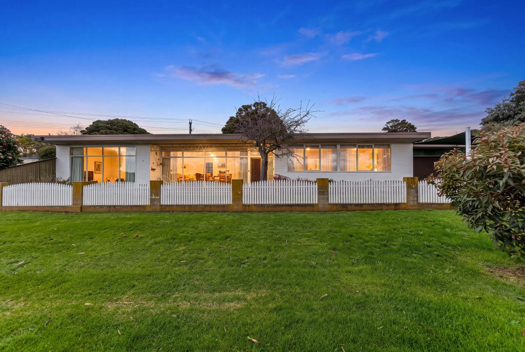 60 Lardner Rd, Drouin, VIC 3818
