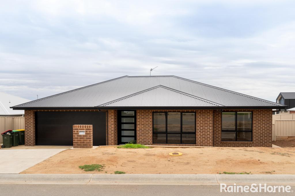 19 Wyoming Ave, Gobbagombalin, NSW 2650