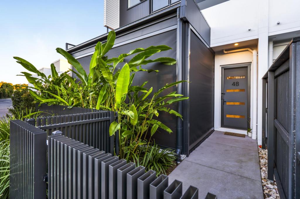 48 DELTA CCT, HOPE ISLAND, QLD 4212