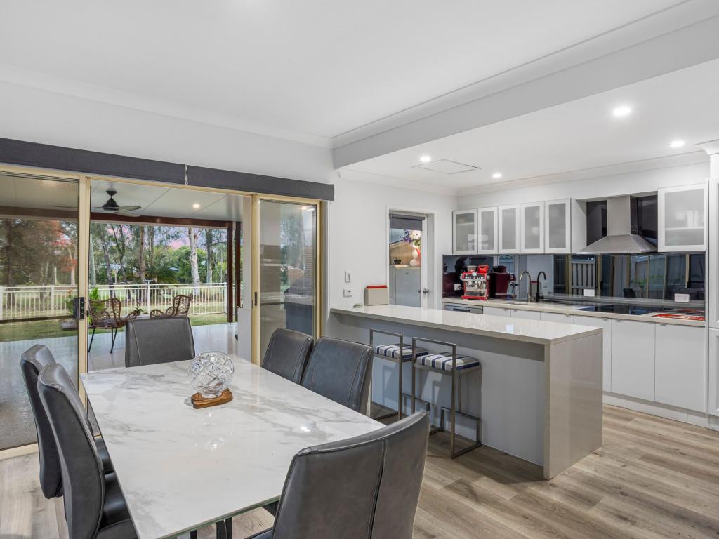 8133 MAGNOLIA DR E, HOPE ISLAND, QLD 4212