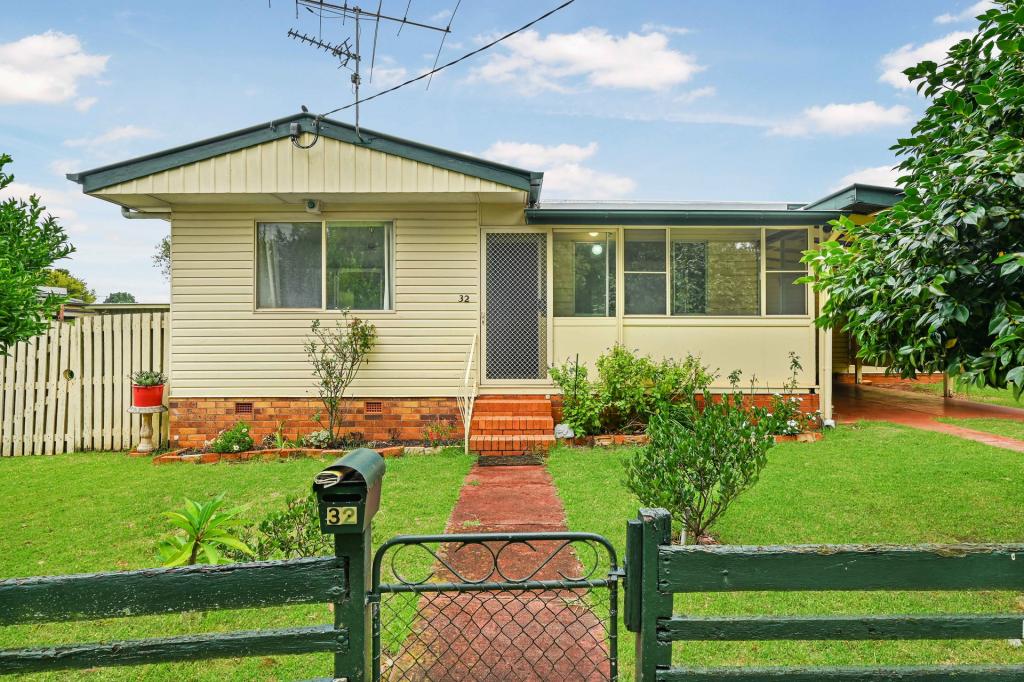 32 Wombyra St, Newtown, QLD 4350