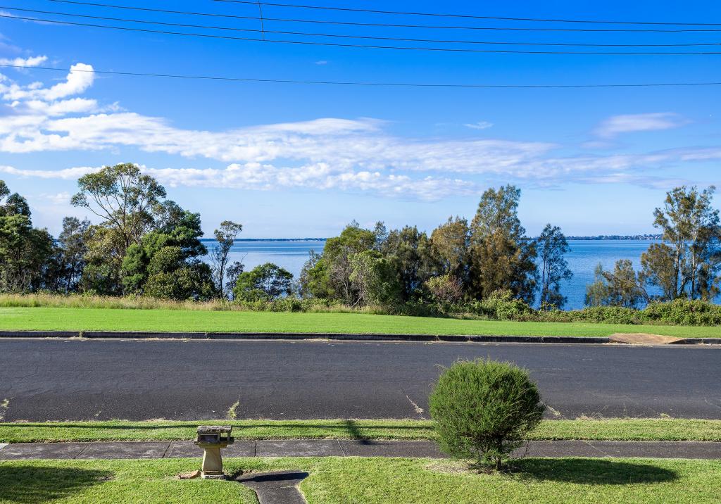 104 Lakeside Dr, Koonawarra, NSW 2530