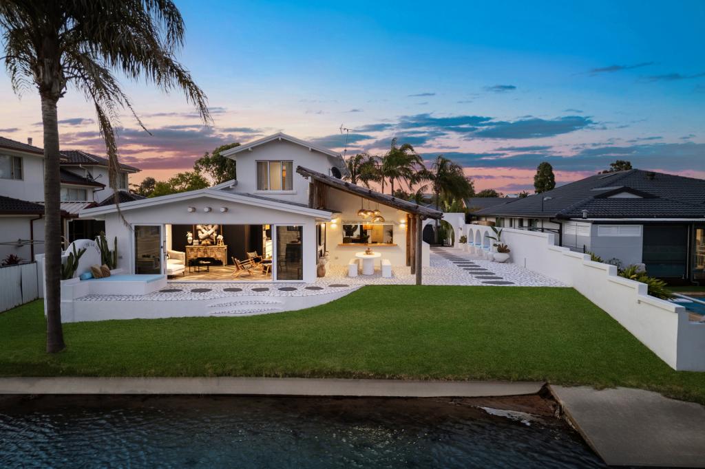 9 Nautilus Cres, St Huberts Island, NSW 2257