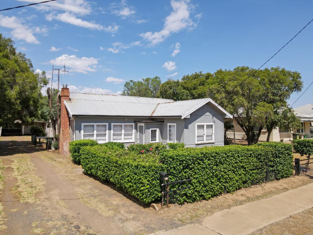 17 Chester St, Warren, NSW 2824
