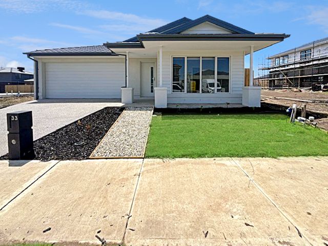 33 Gamon St, Mickleham, VIC 3064