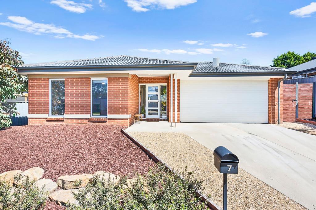 7 Peak Ct, Mansfield, VIC 3722