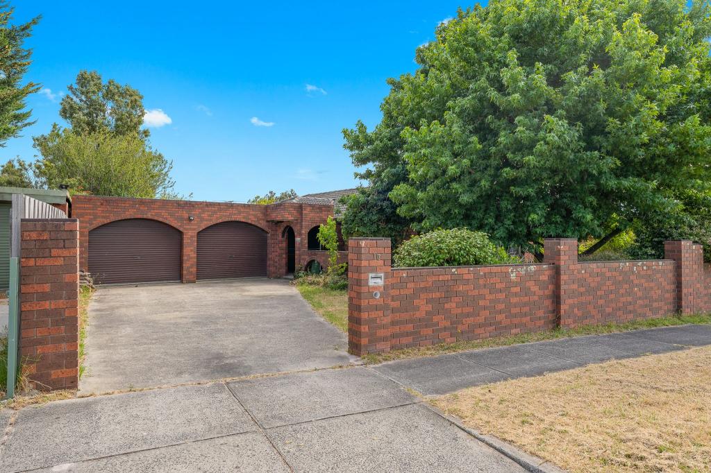 17 Isaac Smith Cres, Cranbourne, VIC 3977