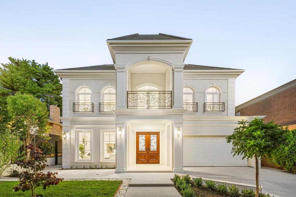 32 WALKER ST, DONCASTER, VIC 3108