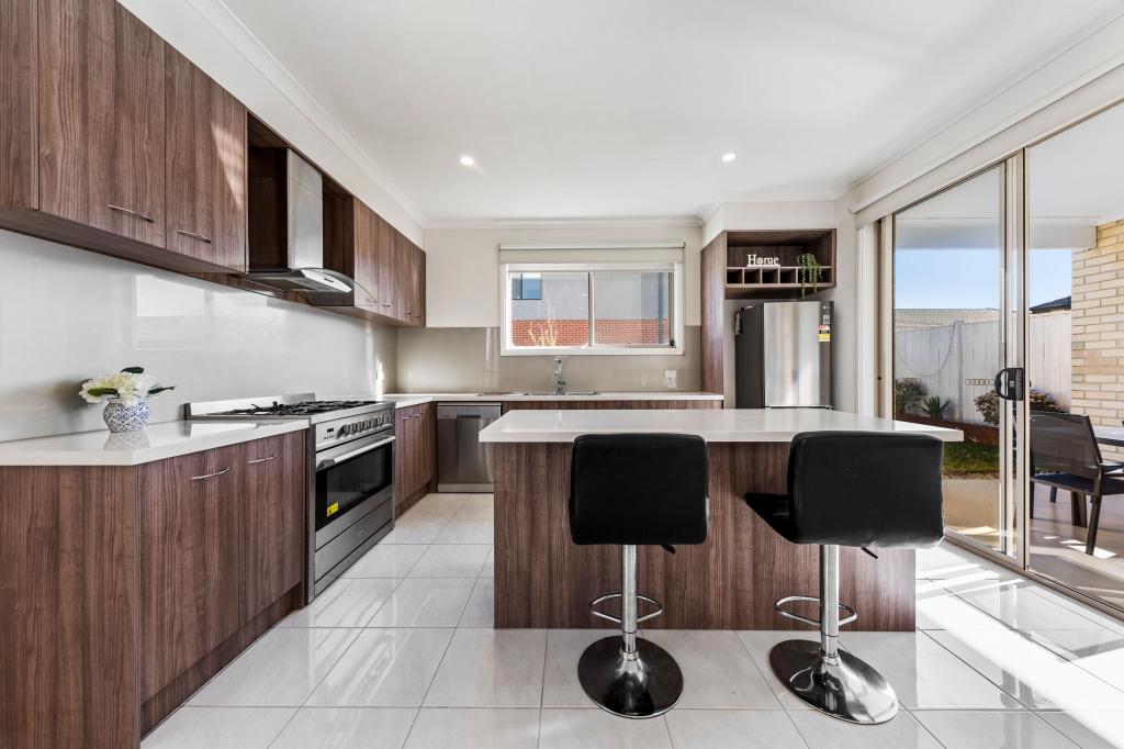50 Kalbian Dr, Clyde North, VIC 3978