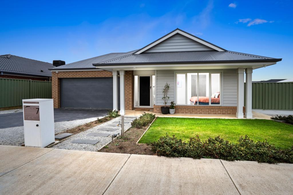 7 Cream Pde, Kilmore, VIC 3764