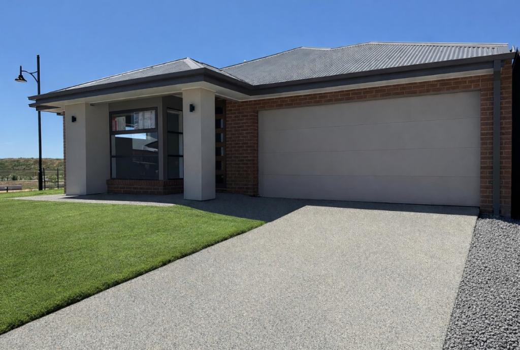 26 LAURINA RD, YARRAWONGA, VIC 3730