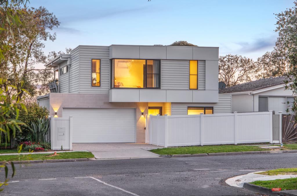 6 BAYVIEW AVE, INVERLOCH, VIC 3996